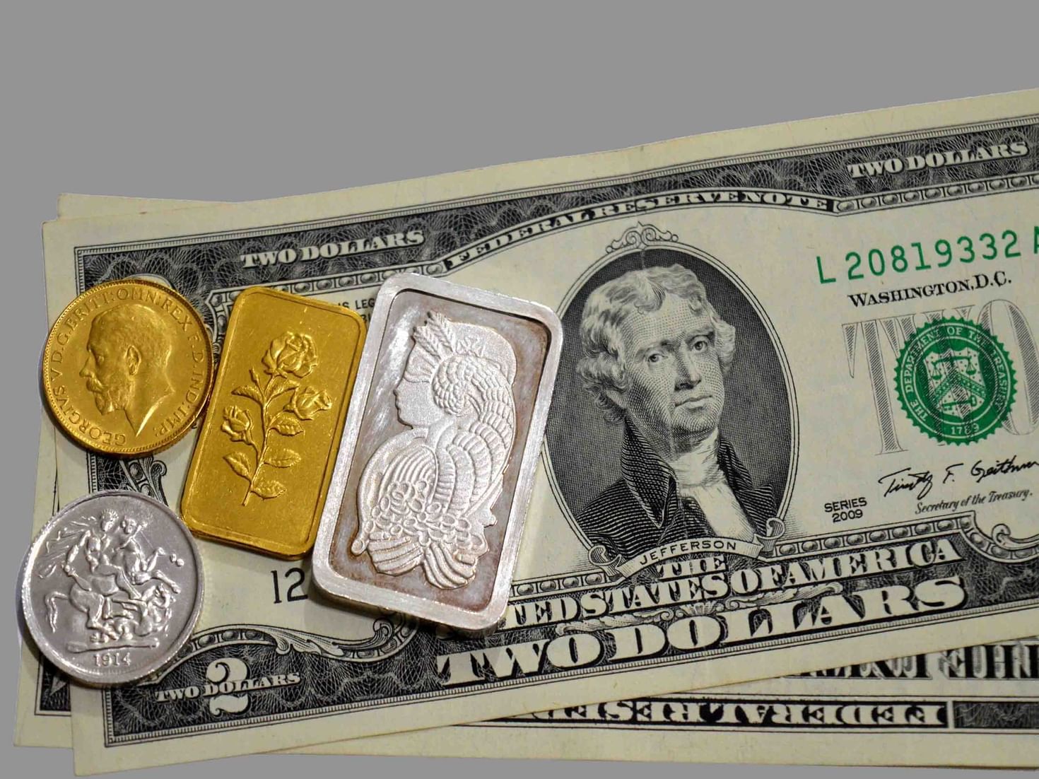 ارتفاع أسعار الذهب والدولار قرب أعلى مستوى في أسبوع