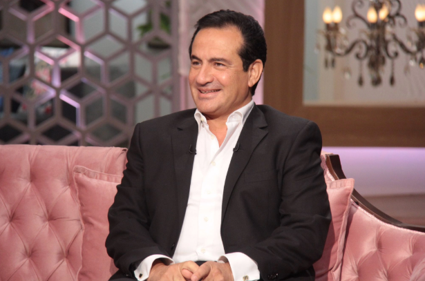 المطرب محمد ثروت يخضع لعملية جراحية ..  وابنه يناشد بالدعاء