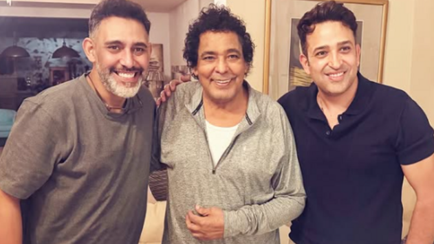في بيت "الكينغ" ..  لقطات من الاحتفال بعيد ميلاد محمد منير الـ72 ومفاجأة تعلن قريباً