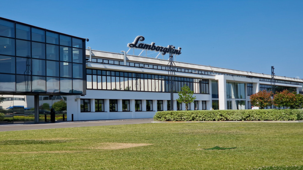 مسؤول: لامبورغيني توقف تسليم سياراتها ومبيعاتها في الشرق الأوسط