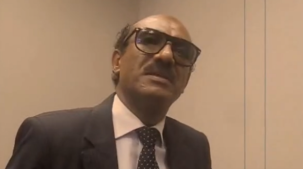 فنان مصري يفاجئ الجميع بتجسيده شخصية أنور السادات