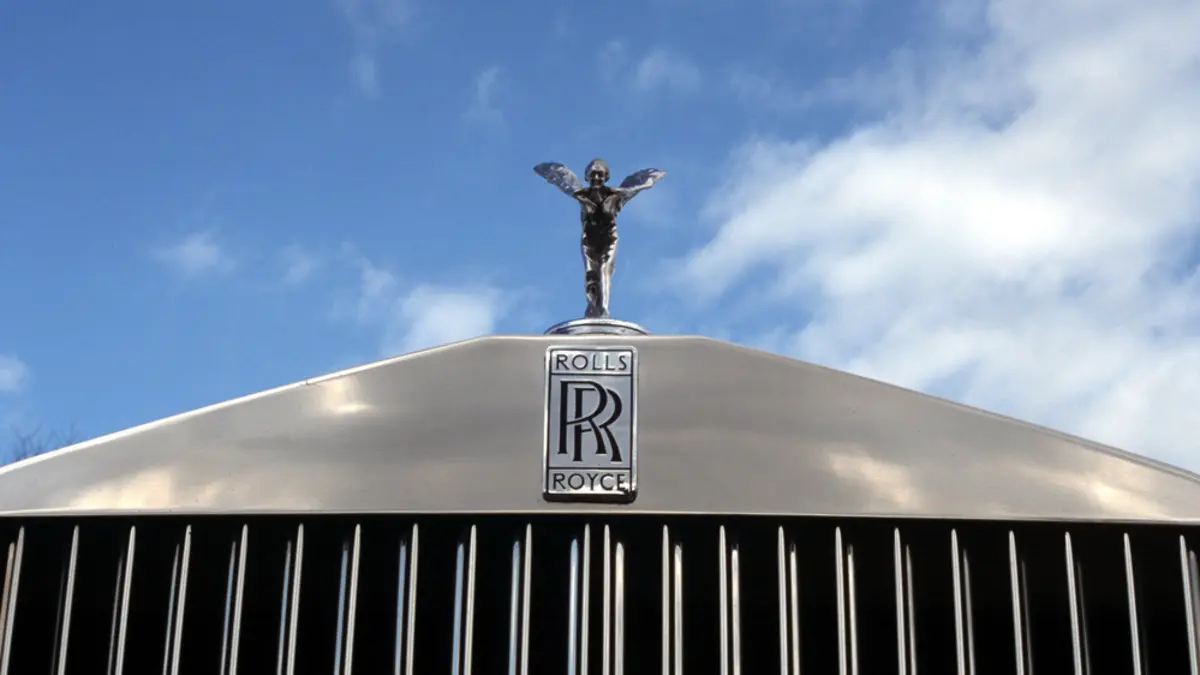 توقعات بإطلاق "رولز رويس" برنامجا لإعادة شراء أسهم بـ1.5 مليار إسترليني