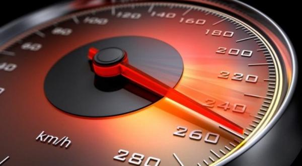 لماذا تهتز سيارتك عند القيادة بسرعات عالية؟