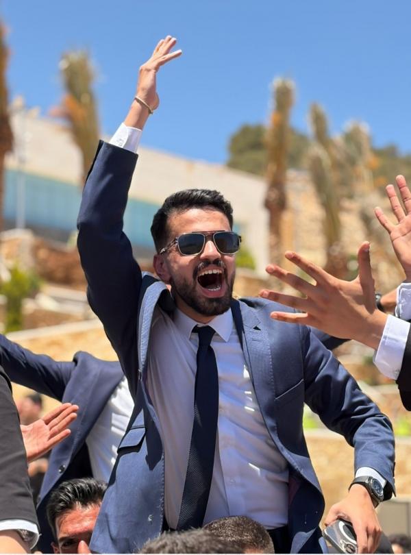 عبدالرحمن عامر الحياصات  ..  مبارك التخرج