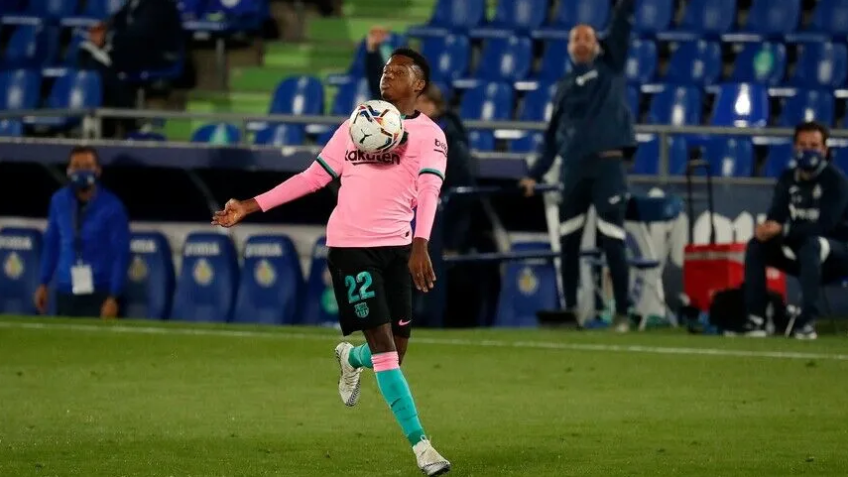 برشلونة يعلن انتقال لاعبه أنسو فاتي إلى موناكو بشكل دائم