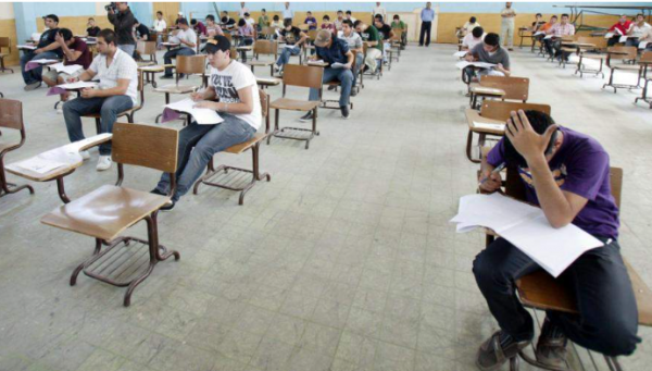 طلبة التوجيهي يشكون صعوبة اختبار الكيمياء