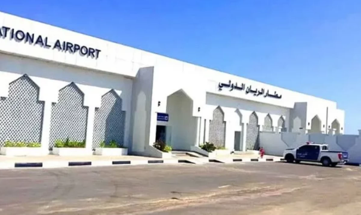 الجيش اليمني: "الحوثي" استهدفت مطار الريان للمرة الرابعة خلال ساعات