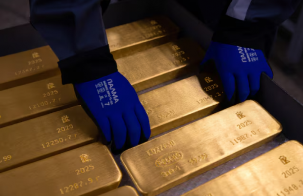 الذهب يستقر مع تقييم تصعيد الشرق الأوسط ورهانات رفع الفائدة