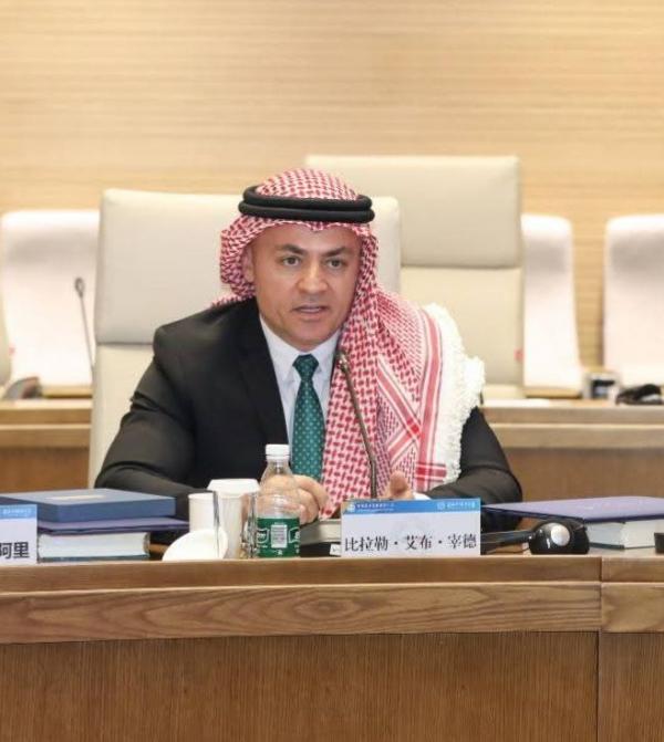 القضاء يُبطل قرار تسريح أبو زيد من وزارة الاستثمار