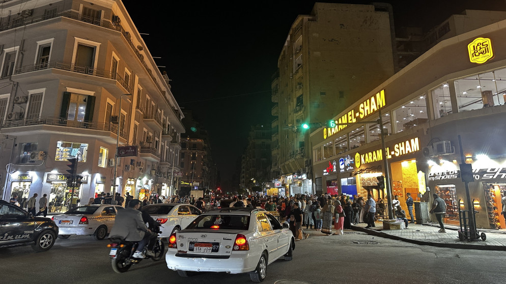 الحياة الليلية تعود إلى القاهرة بعد انتهاء إجراءات ترشيد استهلاك الكهرباء