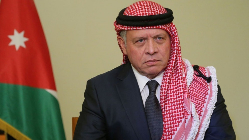 الملك يغادر أرض الوطن متوجها إلى الدوحة لتقديم العزاء بوفاة الشيخ حمد