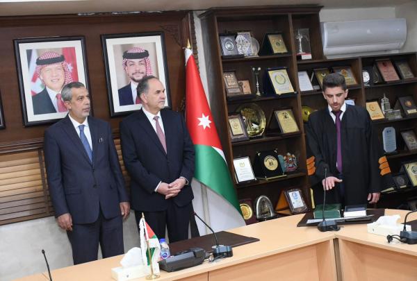 المحامي راشد البدور يؤدي اليمين القانونية امام وزير العدل