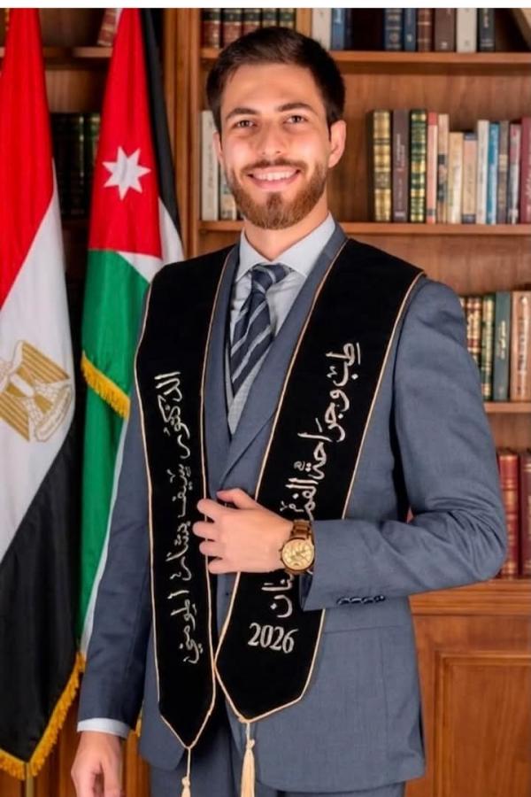 الدكتور سيف بشار المومني  ..  مبارك التخرج