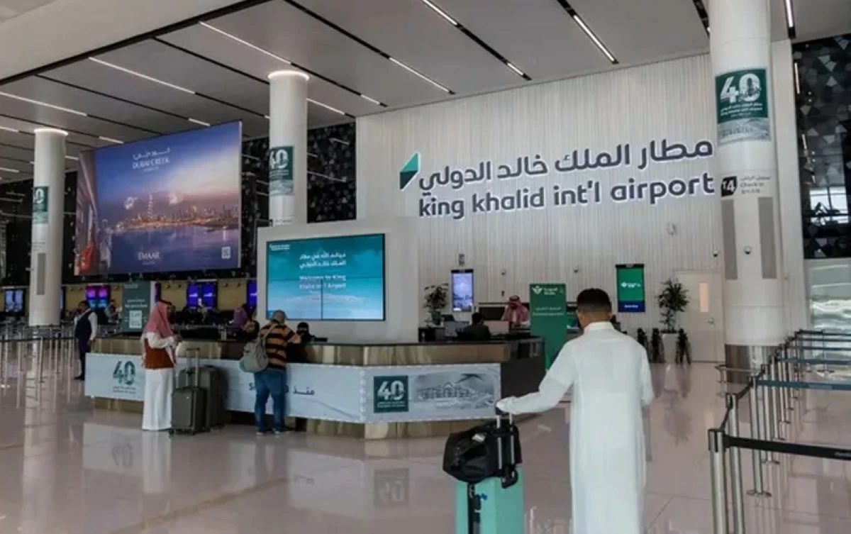 قتيل و11 جريحا في الهجوم على مطار الرياض الأحد