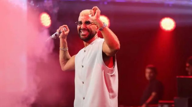 بعد غناء مقطع لكاظم الساهر ..  أحمد سعد: "أنا مش بتاع حزن"