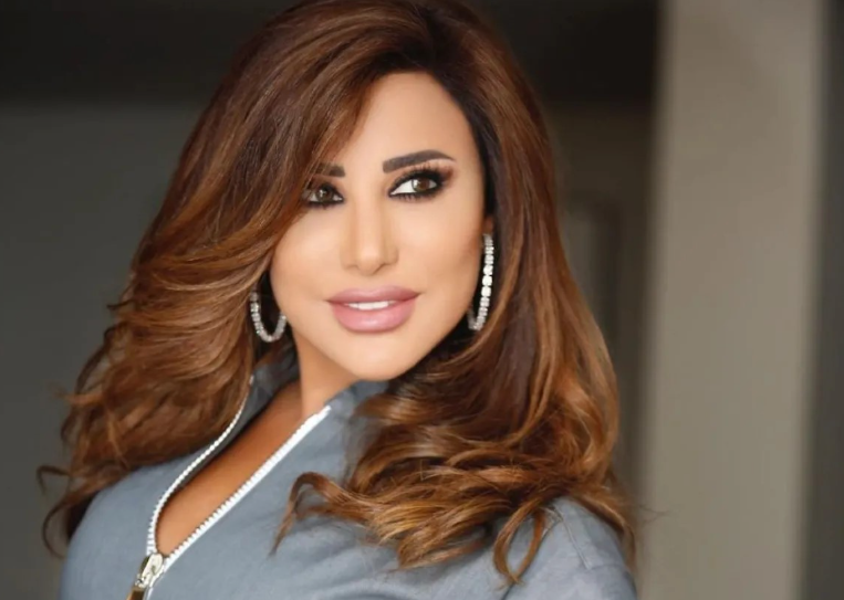 نجوى كرم تشعل حماس جمهورها بظهور مفاجئ من داخل الاستوديو ..  وتساؤلات حول مشروعها الفني