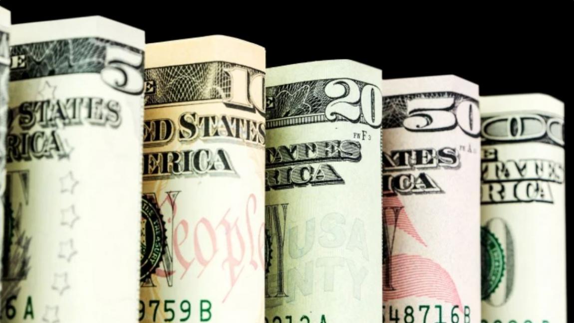 الدولار يستقر بعد إبقاء أسعار الفائدة الأميركية دون تغيير