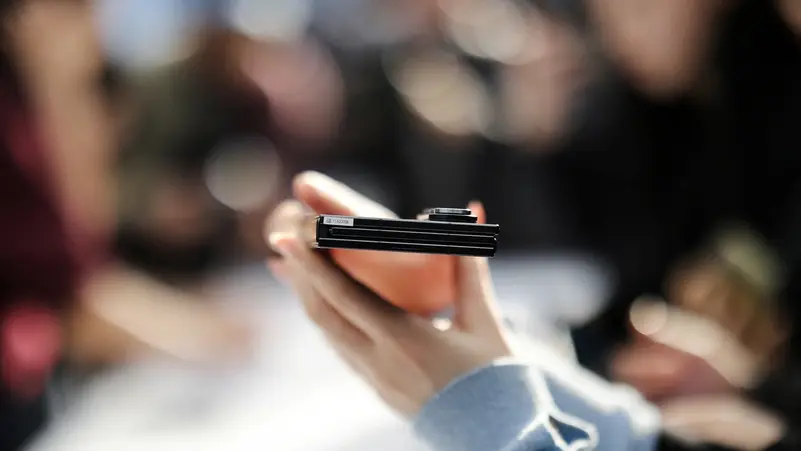 ليست مجرد 3 هواتف ..  تسريبات تكشف عن هاتف غامض في عائلة سامسونغ القابلة للطي