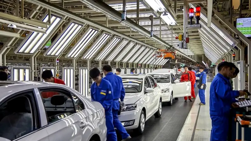 ديمقراطيو مجلس النواب يحثون ترامب على إبقاء حظر السيارات الصينية