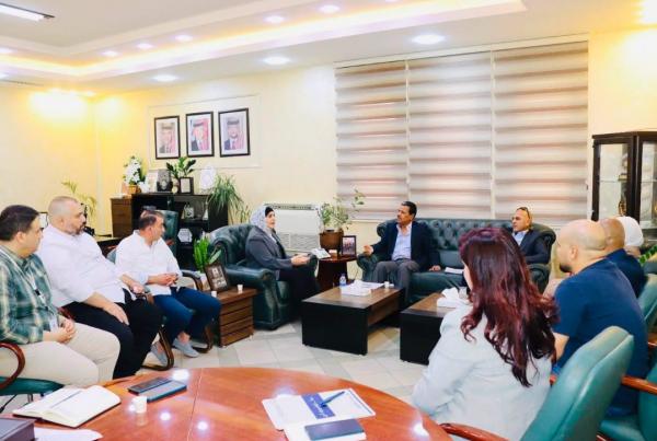 الغذاء والدواء ونقابة المطاعم تبحثان تطبيق أفضل الممارسات الصحية في المطاعم