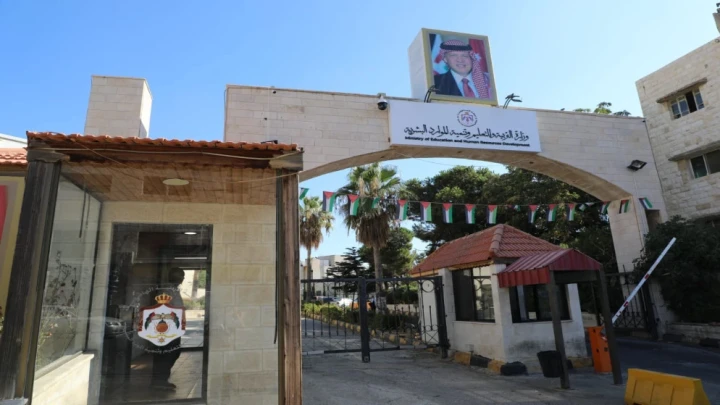 تخصيص الإذاعة المدرسية الأحد لإدانة الهجوم الإرهابي على الكنيسة