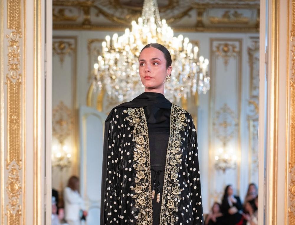 أسبوع الموضة المحتشمة في باريس 2026: تنوع عالمي وإبداع بلا حدود