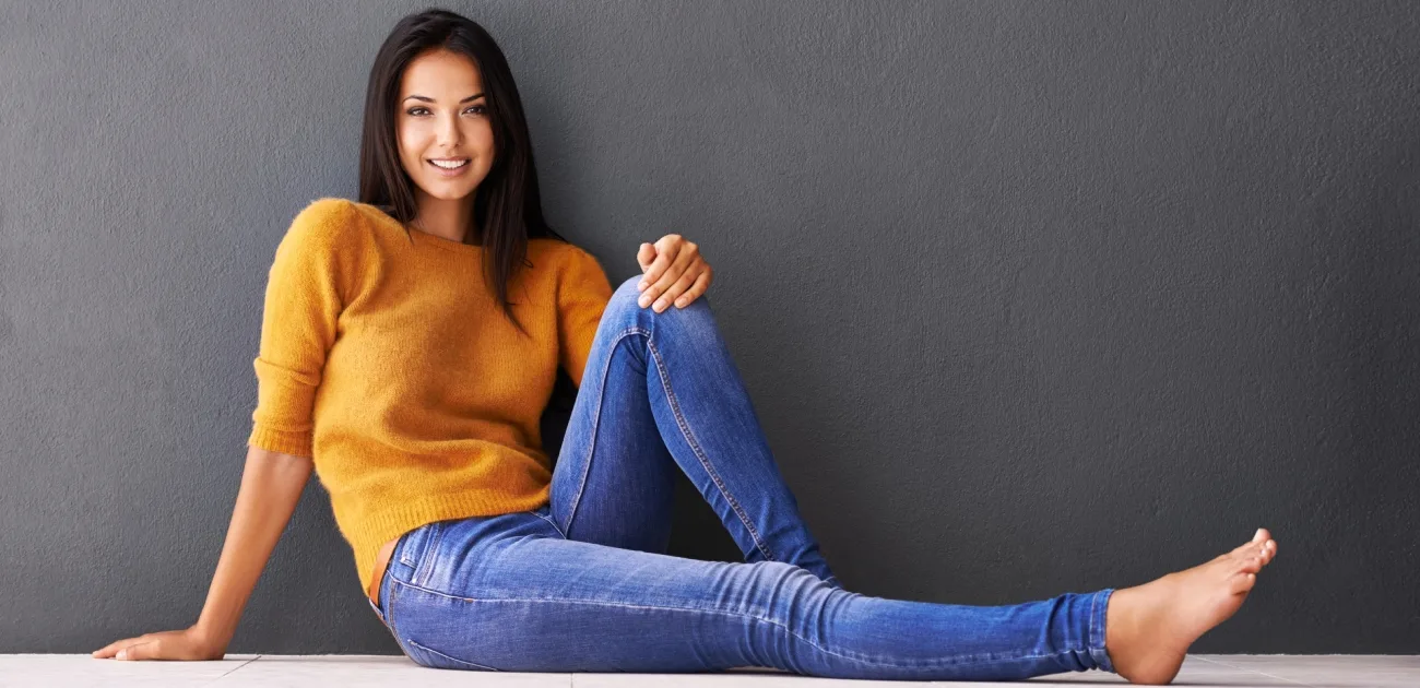 لإطلالة شبابية وجريئة ..  إليكِ أحدث صيحات البناطيل الجينز