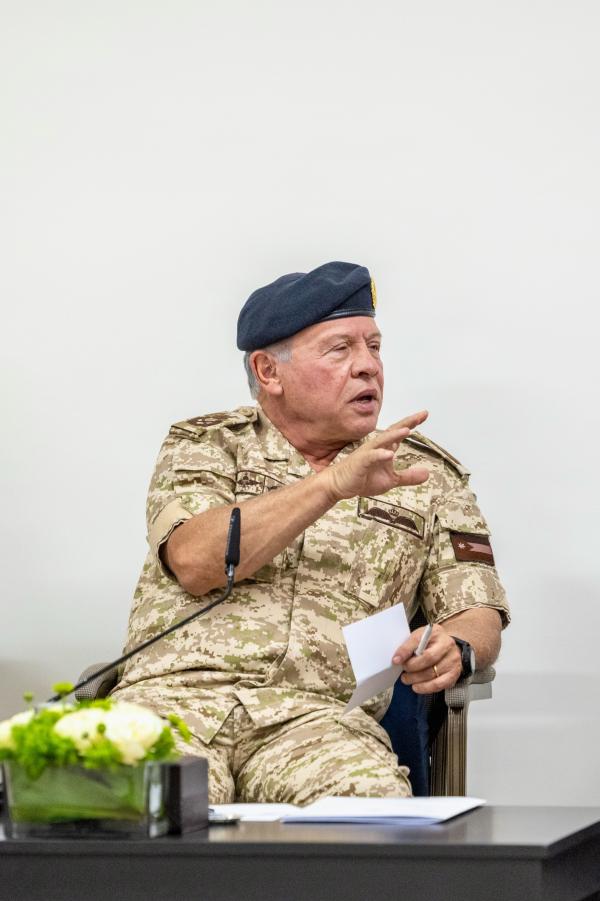 الملك يلتقي مجموعة من رفاق السلاح