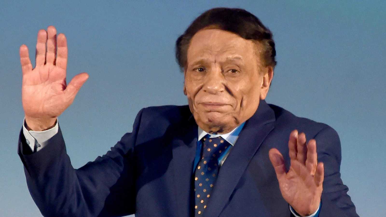 في يوم ميلاده ..  تعرفوا إلى المشهد الذي أبكى الزعيم عادل إمام أمام الكاميرا 