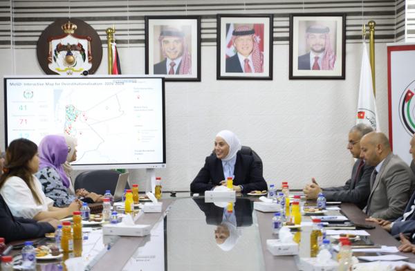 بني مصطفى تطلع وفدًا إندونيسيًا على برامج بدائل الإيواء