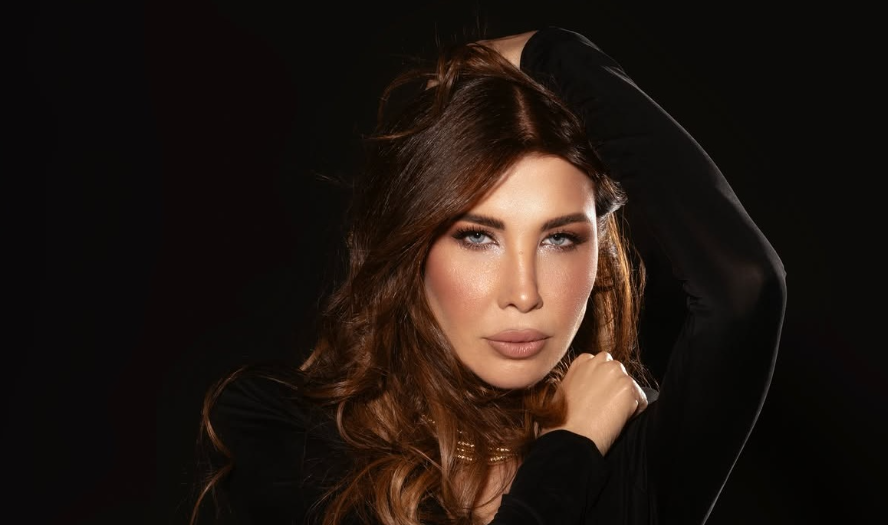 سر مكياج نانسي عجرم ..  كيف تواكب أحدث الصيحات مع الحفاظ على هويتها الجمالية؟