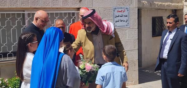 الأمير غازي يزور كنيسة سيدة الجبل في عنجرة ويلتقي أطفال الدير الأيتام