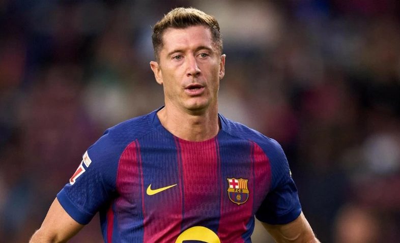 برشلونة يشترط تخفيض راتب لتمديد عقد ليفاندوفسكي