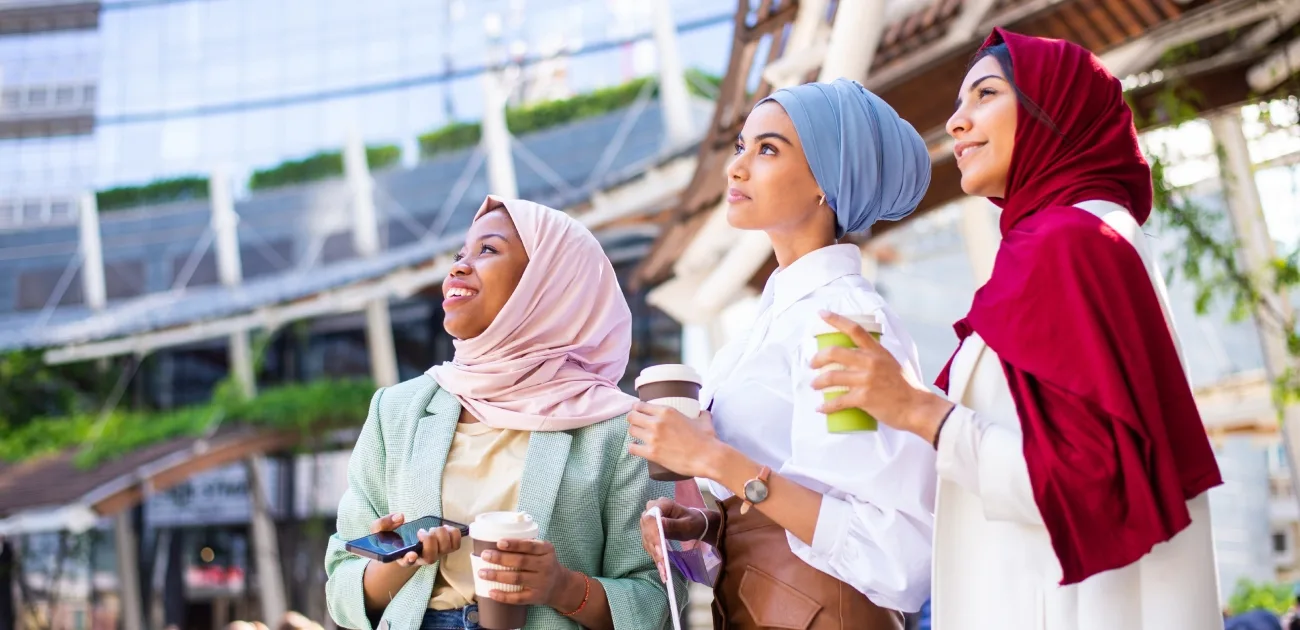 عالم الموضة والأزياء للمحجبات ..  أفكار رائعة تحمل معها الرقي والاحتشام