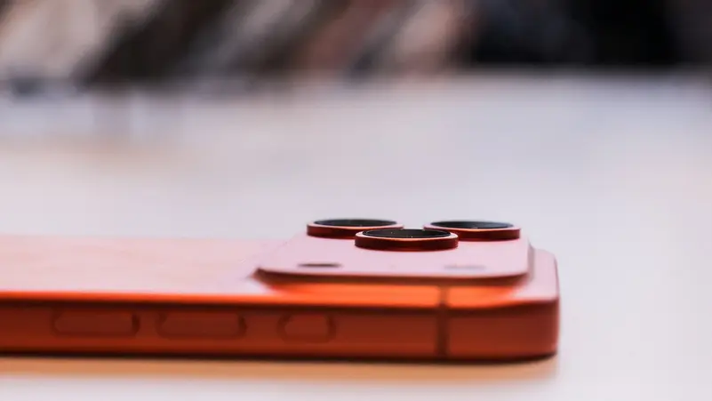 آيفون 17 برو ماكس في طريقه إلى القمر ..  كيف حصل على موافقة "ناسا"؟