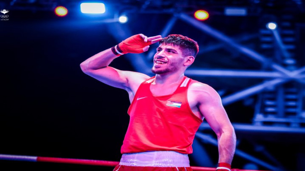 زياد عشيش يتوج بذهبية آسيا للملاكمة بعد التغلب على بطل العالم صابيرخان