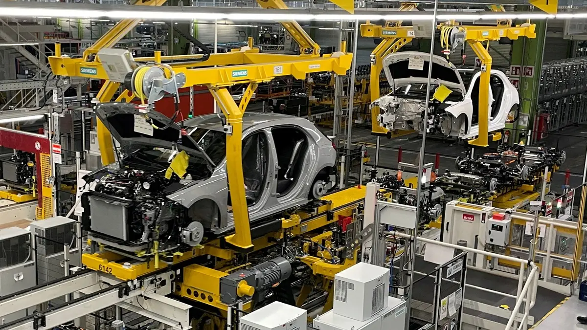 "مرسيدس" تخفض توقعات هامش أرباحها في 2026 بسبب الصين والرسوم الأميركية