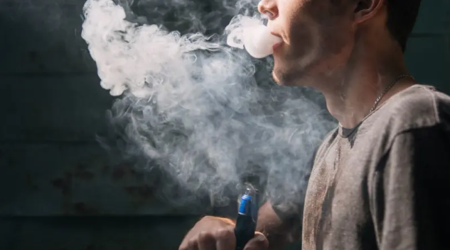 التحول للسجائر الإلكترونية قد يسهل الإقلاع عن التدخين ..  العلم يؤكد