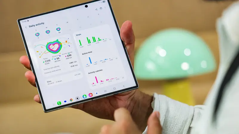 بأبعاد تشبه الآيباد ..  تسريبات تكشف عرض Galaxy Z Fold 8 Wide
