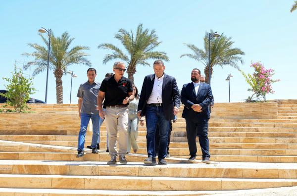 حسان يفتتح "كورنيش" البحر الميت بمناسبة عيد الاستقلال 