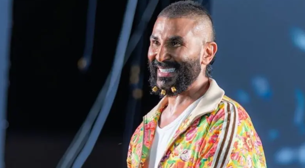 إطلالة أحمد سعد بـ"نيو لوك" في الغردقة تقلب مواقع التواصل 