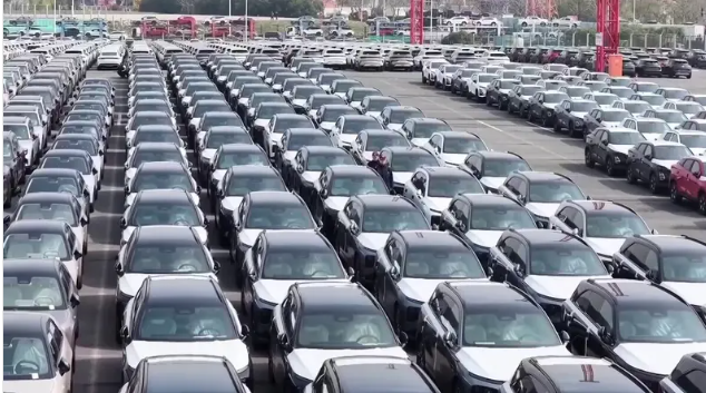 مركبات الطاقة الجديدة تستحوذ على 60% من مبيعات السيارات في الصين