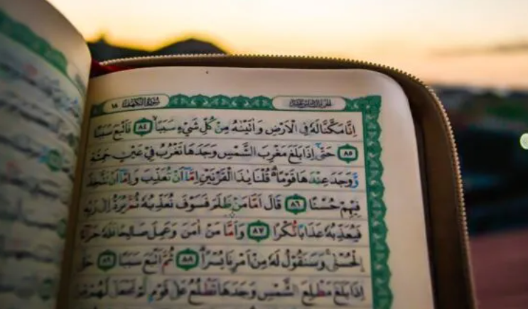 ( لنريه من آياتنا )  ..  ما هي آيات الله في القرآن؟