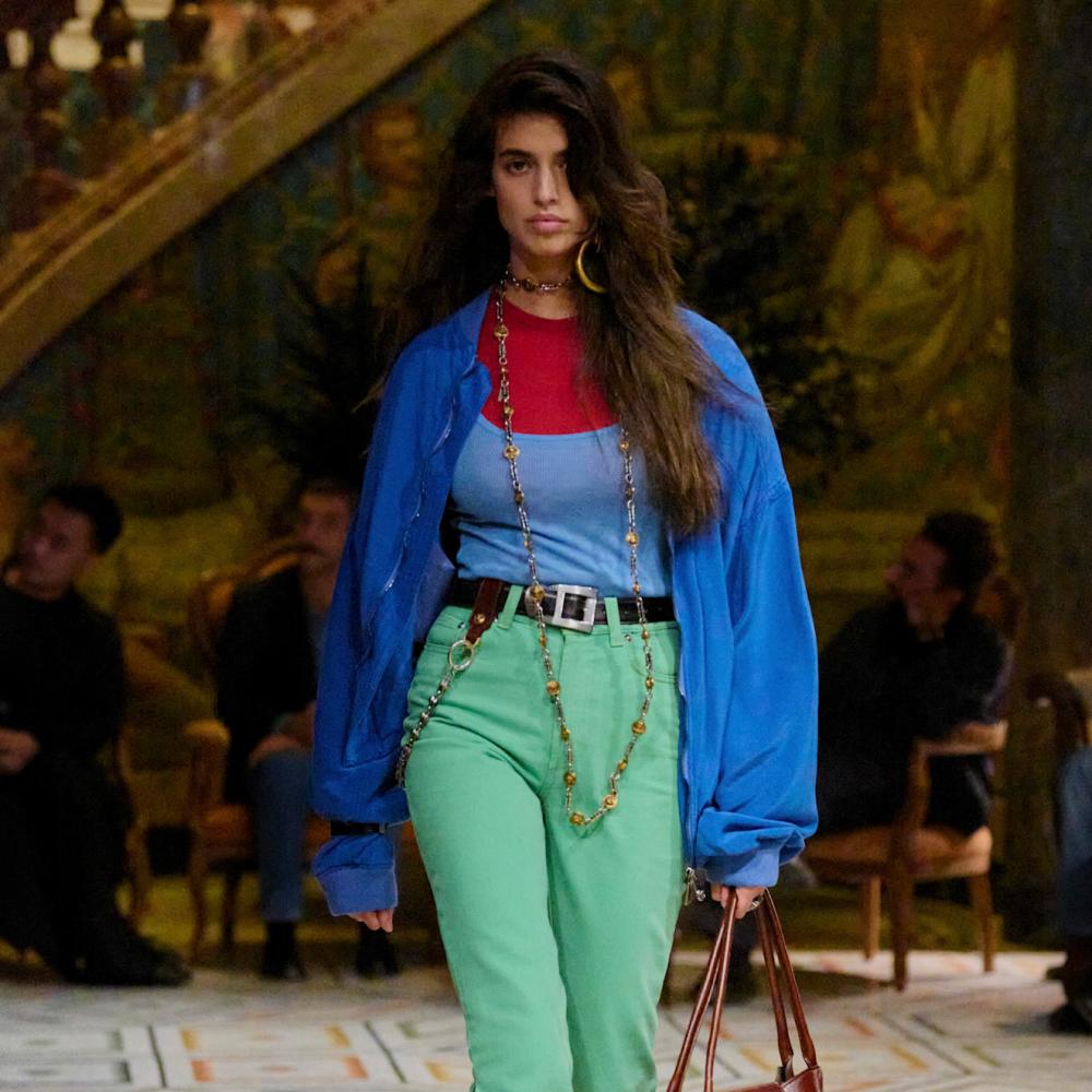 بنطلون الكابري يعود بقوة ..  بديل الشورت الأنيق لصيف 2026