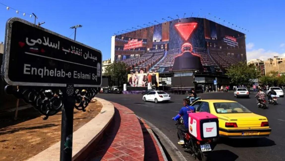 "كل شيء ممكن"  ..  ترامب يميل لعملية عسكرية واسعة ضد طهران