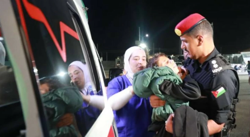 الأردن يستقبل 911 شخصًا من غزة ضمن "الممر الطبي" لتلقي العلاج والمساندة الإنسانية