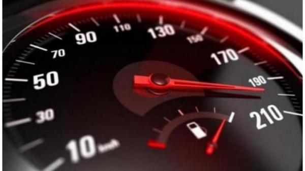 ضبط مركبتين تسيران بسرعة تجاوزت 212 كم/ ساعة