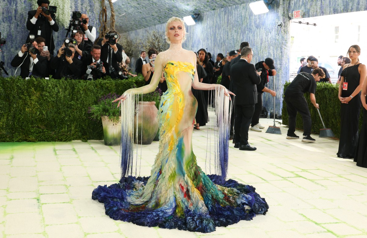 بين الفن والذوق الكلاسيكي ..  من خطف الأضواء في Met Gala 2026؟