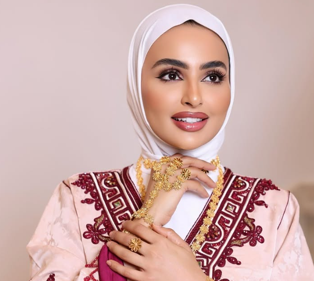 الحجاب الأبيض ..  أساسي في إطلالات المحجبات