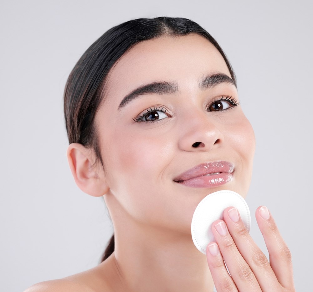 حمض اللاكتيك ..  تقشير ناعم وترطيب عميق في خطوة واحدة